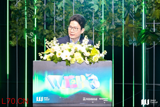 图为香港财经事务及库务局副局长陈浩濂
