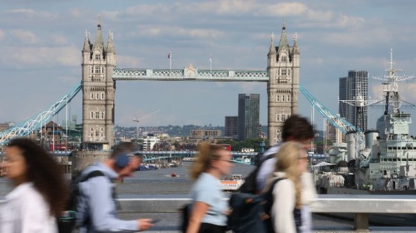 经英吉利海峡偷渡英国人数8年突破20万