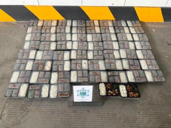 男子从内地偷运51公斤盒饭回澳门，被海关查获
